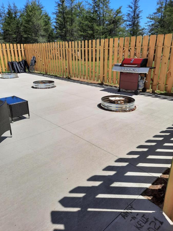 Model Towne Inn Motel Gwinn Εξωτερικό φωτογραφία