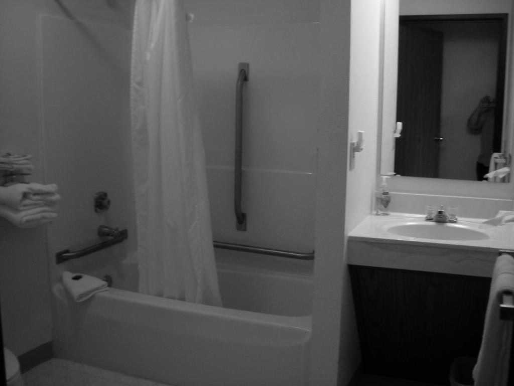 Model Towne Inn Motel Gwinn Δωμάτιο φωτογραφία