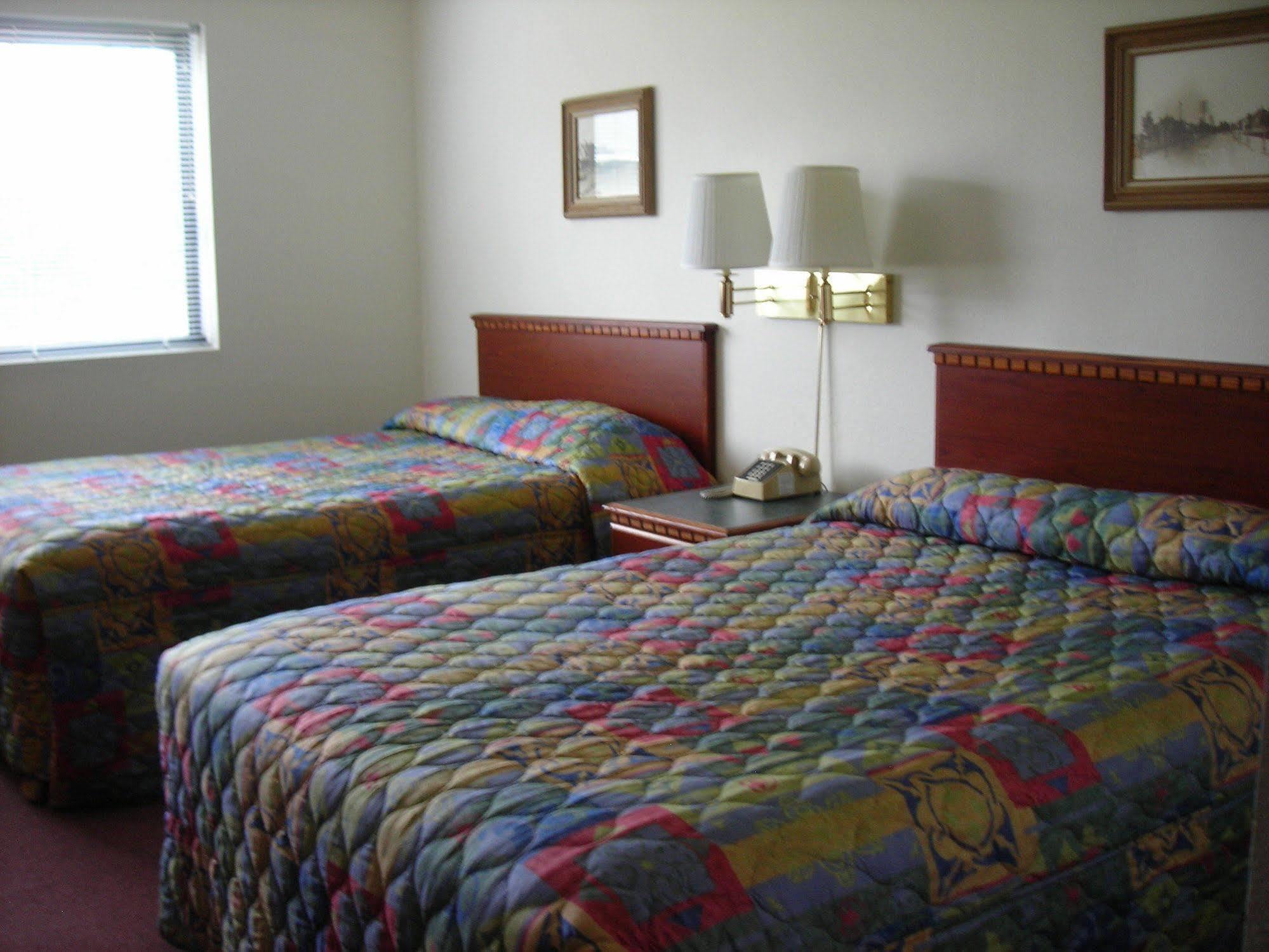 Model Towne Inn Motel Gwinn Εξωτερικό φωτογραφία